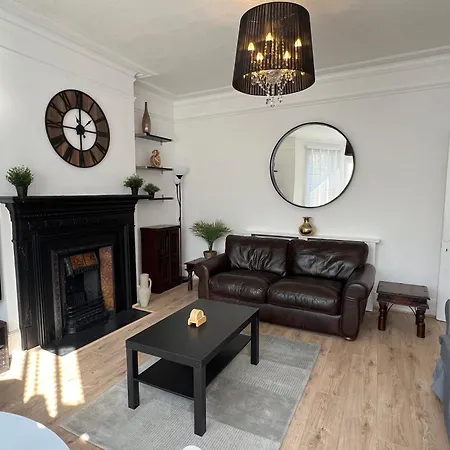 2 Bedroom Flat 10 Min Walk To Tube London Exterior photo