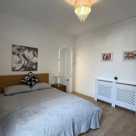 2 Bedroom Flat 10 Min Walk To Tube London Exterior photo