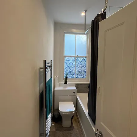 2 Bedroom Flat 10 Min Walk To Tube London Exterior photo