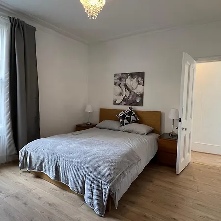 2 Bedroom Flat 10 Min Walk To Tube London Exterior photo