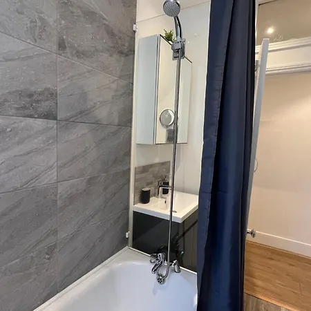 2 Bedroom Flat 10 Min Walk To Tube London Exterior photo