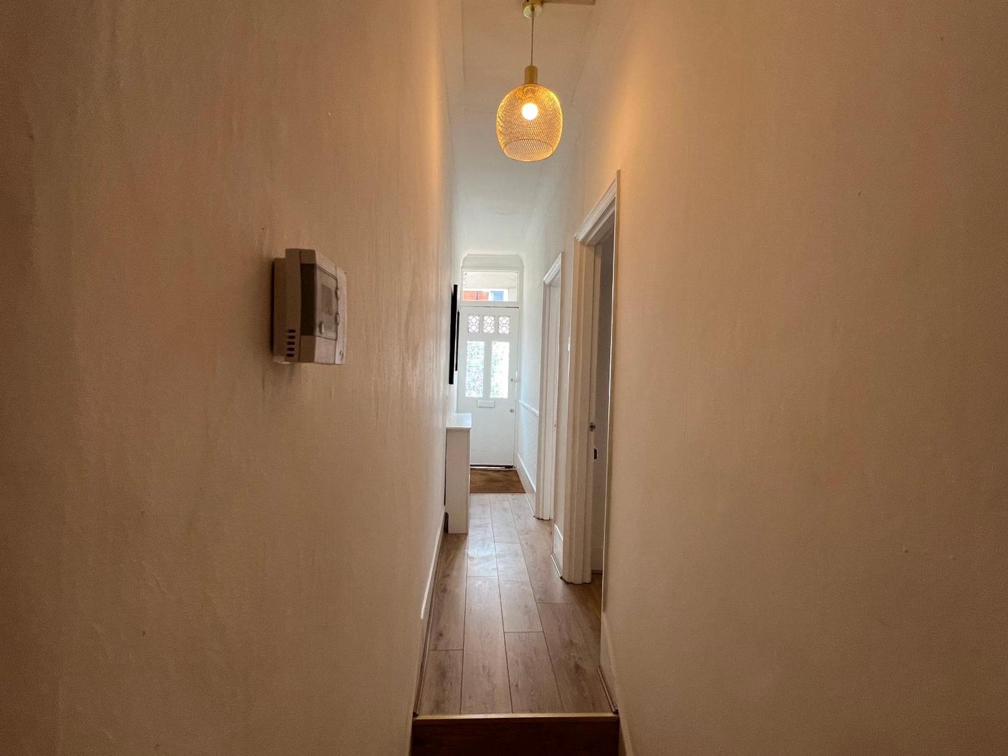 Apartment 2 Bedroom Flat 10 Min Walk To Tube *