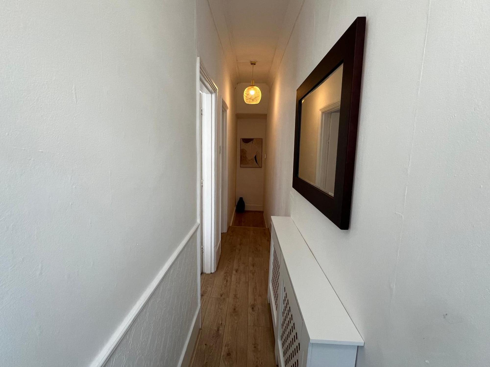 2 Bedroom Flat 10 Min Walk To Tube