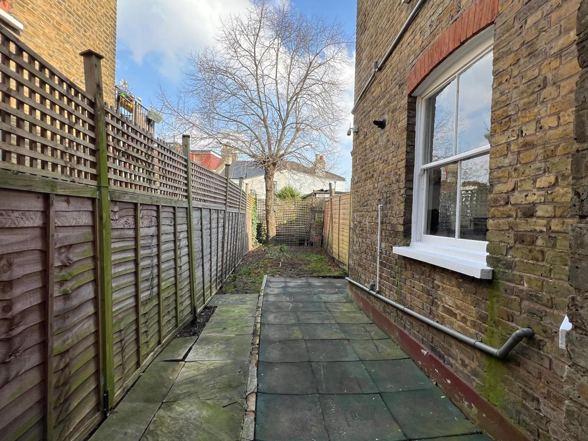 2 Bedroom Flat 10 Min Walk To Tube London
