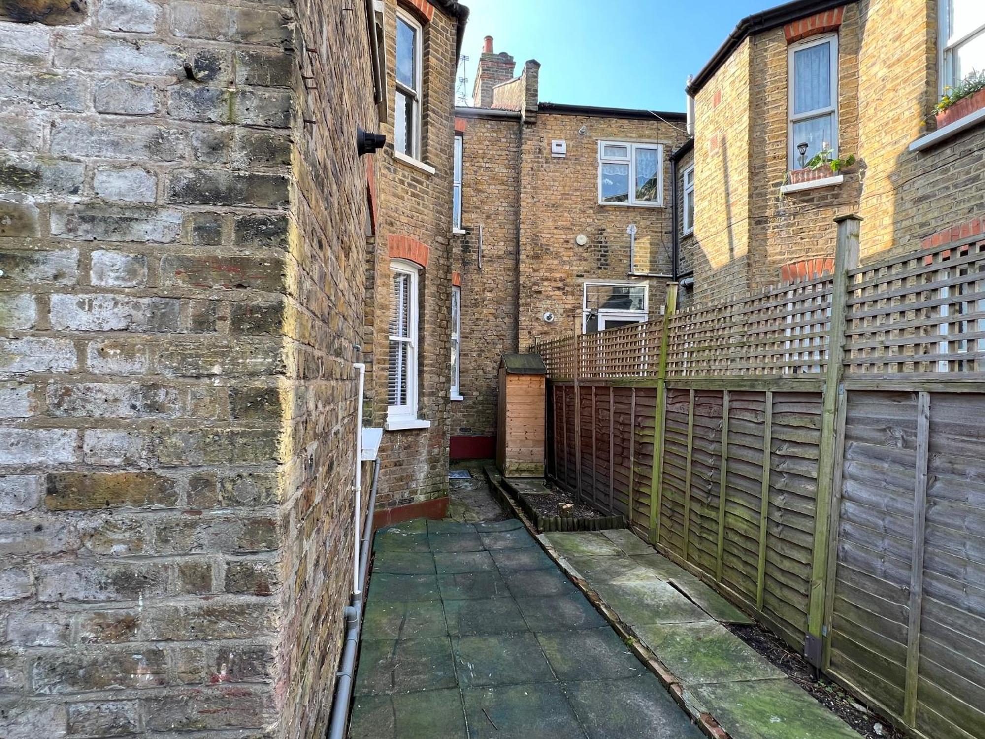 2 Bedroom Flat 10 Min Walk To Tube London